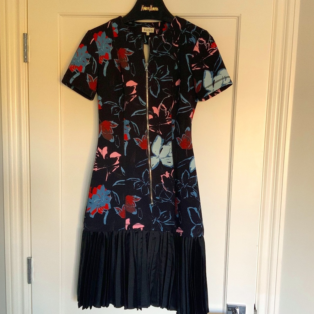 SUNO floral dress with front zipper Size 4